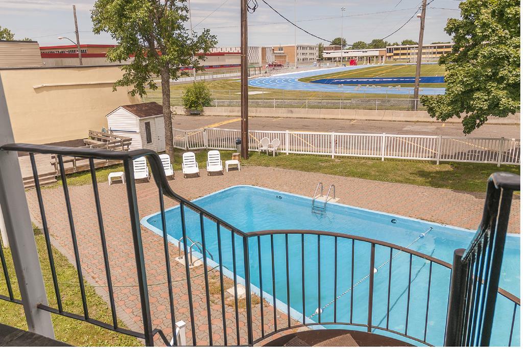 Motel Labarre Лонгёй Экстерьер фото