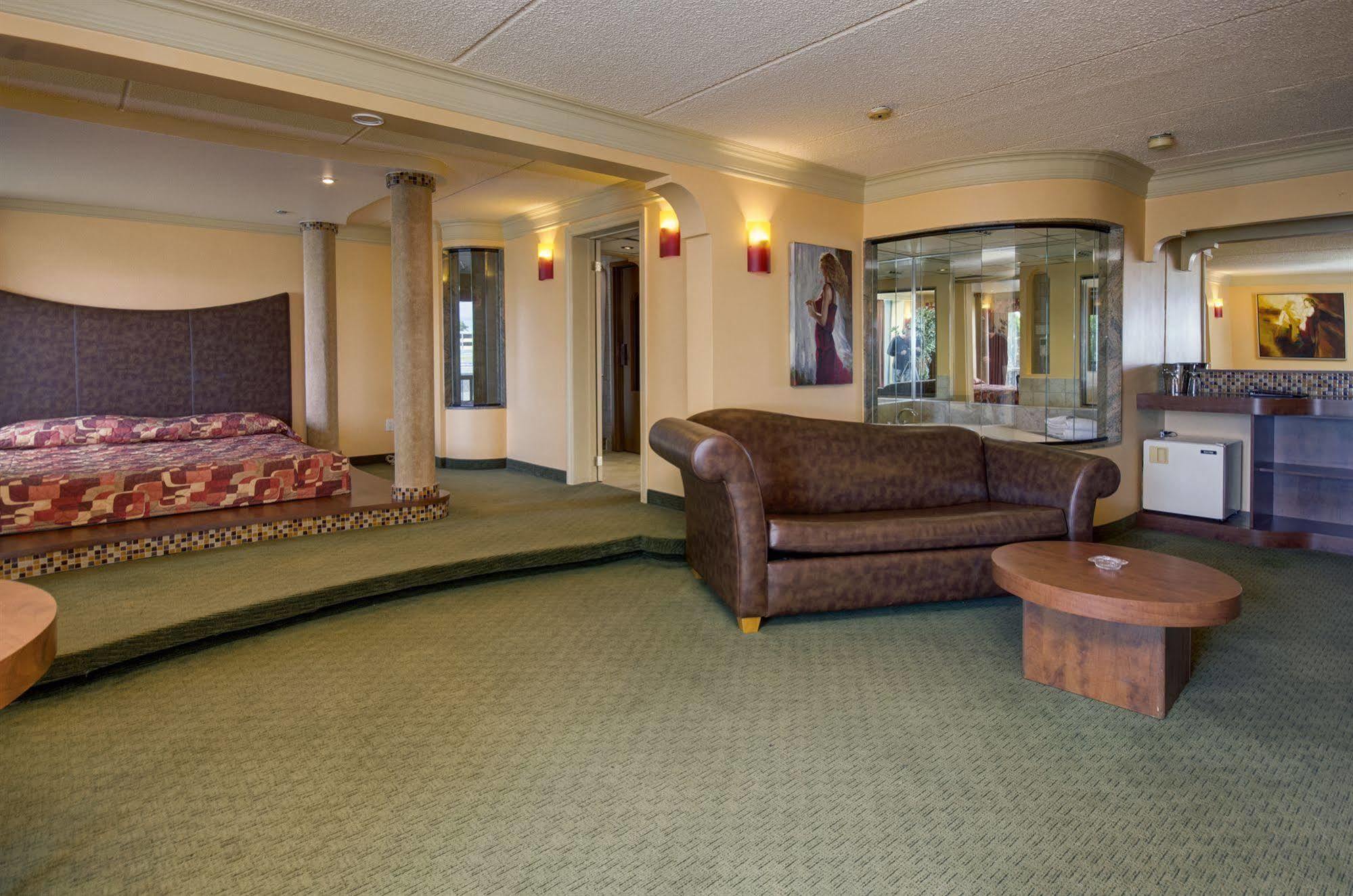 Motel Labarre Лонгёй Экстерьер фото