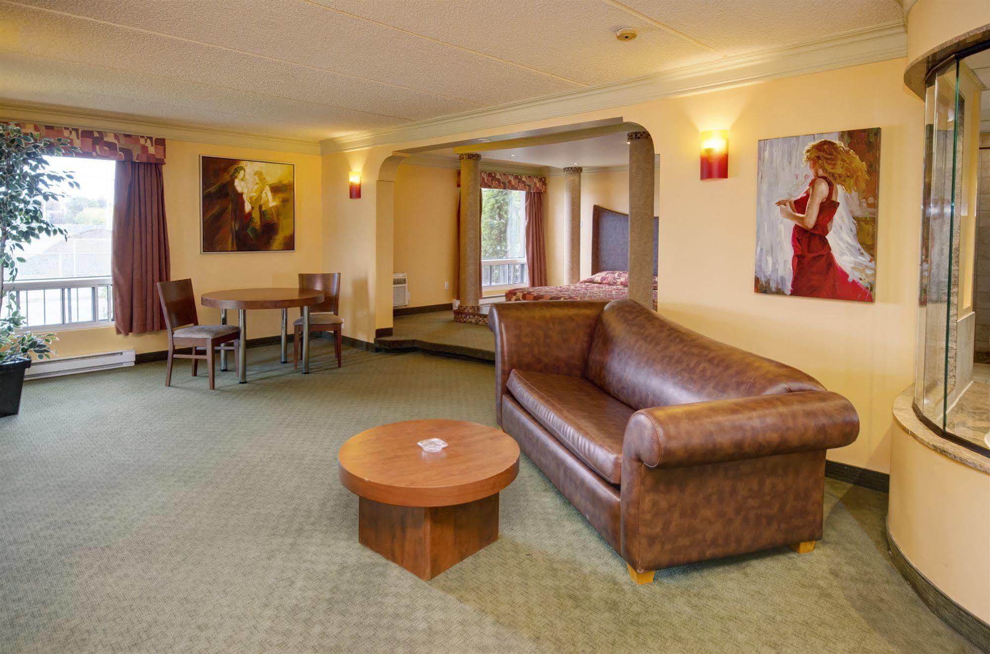 Motel Labarre Лонгёй Экстерьер фото