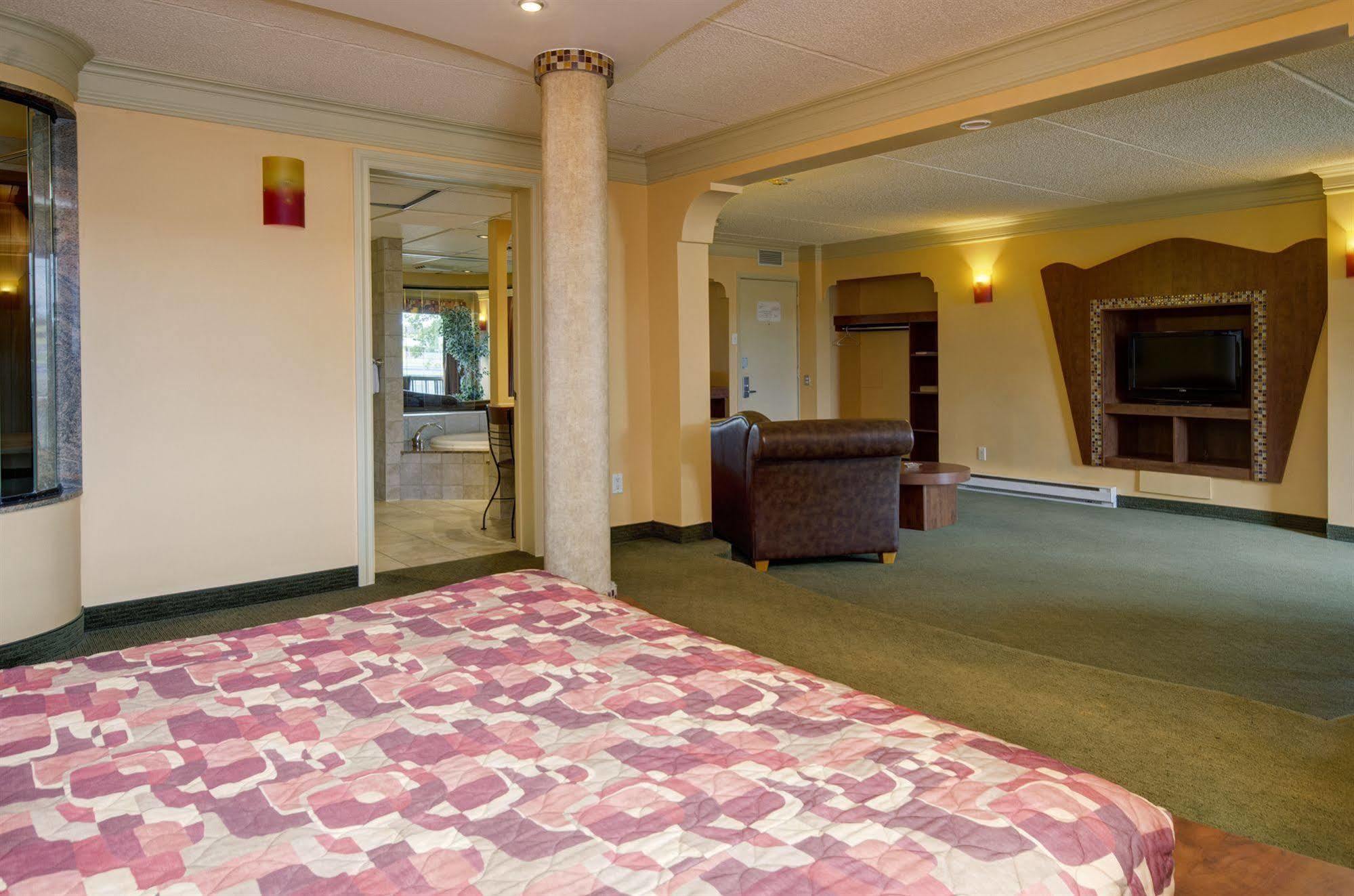 Motel Labarre Лонгёй Экстерьер фото